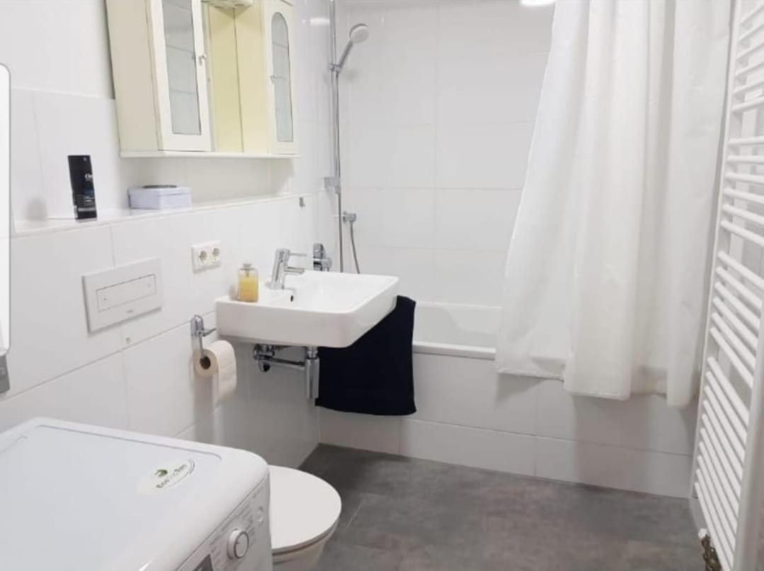 Grosse Ferienwohnung In Augsburg Mit Balkon Exterior foto